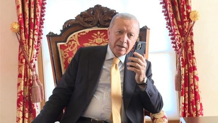Le président Erdoğan adresse un appel téléphonique de félicitations à l'équipe nationale de basket-ball