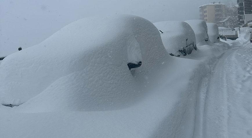 A profundidade da neve ultrapassou 2 metros! A comunicação com 217 aldeias foi cortada