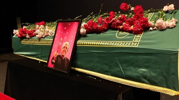 Er vond een ceremonie plaats voor regisseur Ali Özgentürk in Atlas Cinema