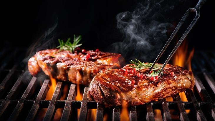 Ne laissez pas le plaisir du barbecue ruiner votre santé ! Si la viande est brûlée, ne la consommez pas, c'est une véritable invitation au cancer.