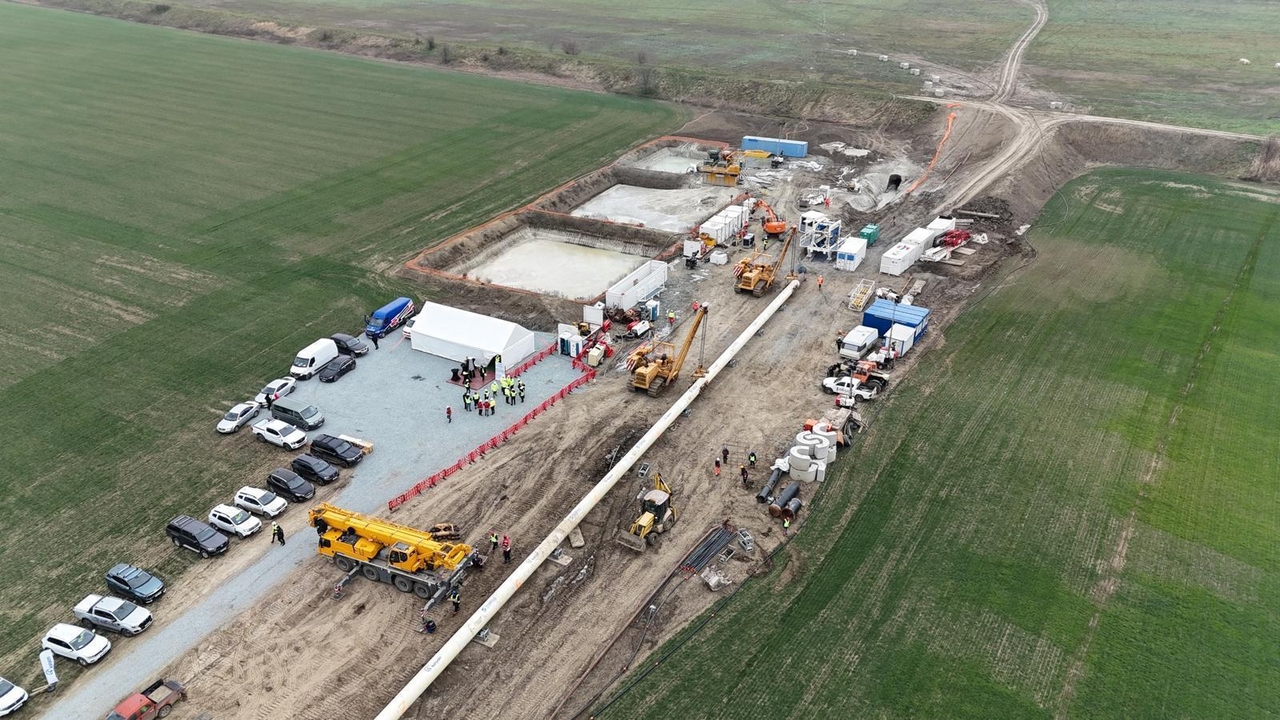 Turkish company completes Danube River crossing in difficult project