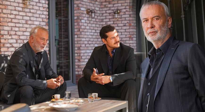 Nouveaux jeux, nouveaux projets dans 'Eşref Rüya' ! Levent Özdilek rejoint la série