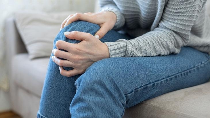 Inactiviteit verergert artritis, de vijand van gewrichten! Komt vaker voor bij vrouwen.