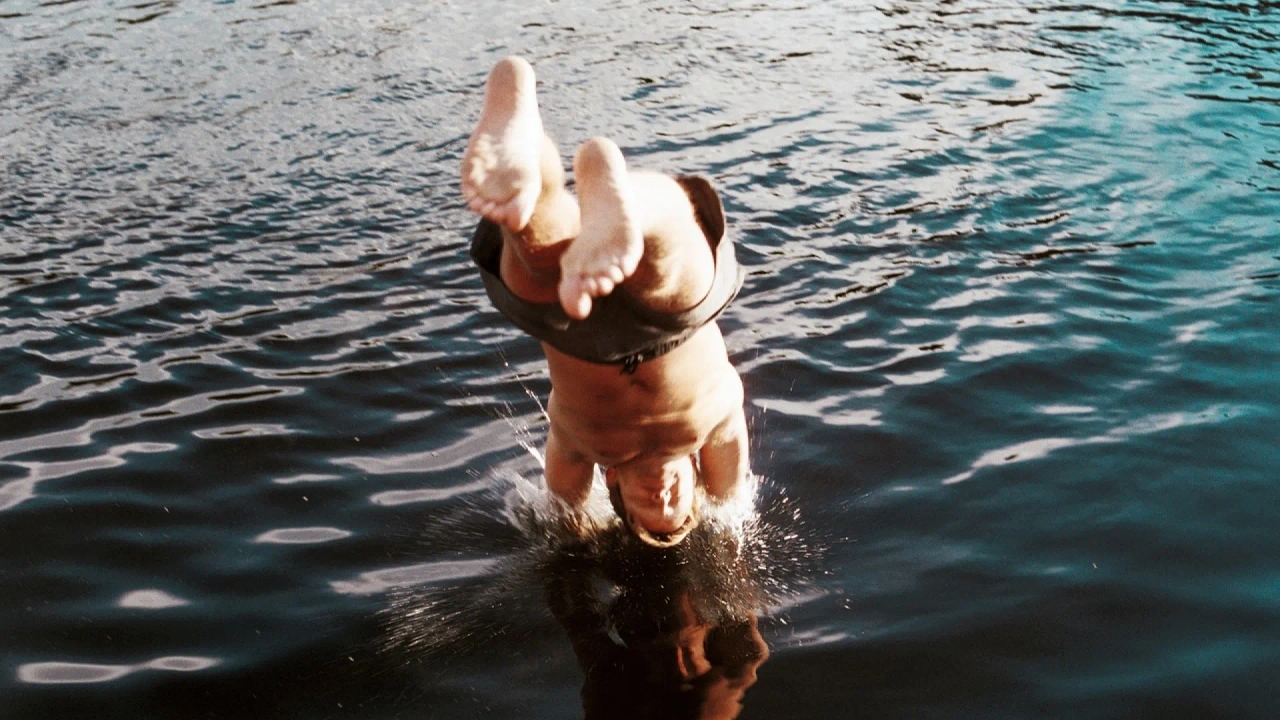 Un oculista rivela se è dannoso aprire gli occhi nell'acqua di mare: "Te lo spiego in modo molto semplice".
