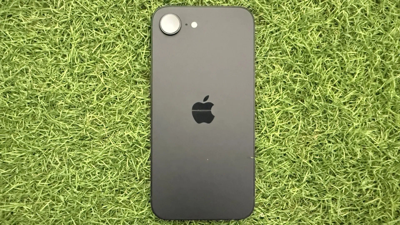 The hidden meaning of the small hole next to the iPhone camera