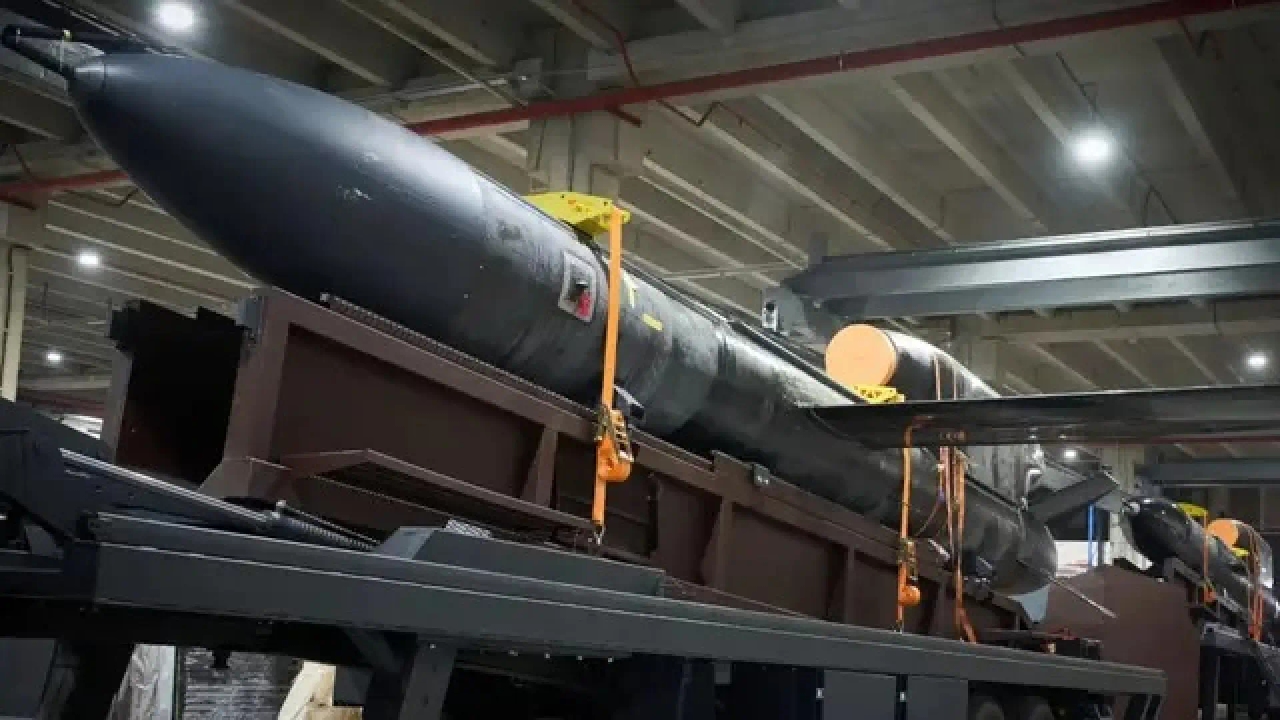 Flamingo, Ukraine's largest cruise missile, can reach speeds of up to 950 km/h to attack Russia.