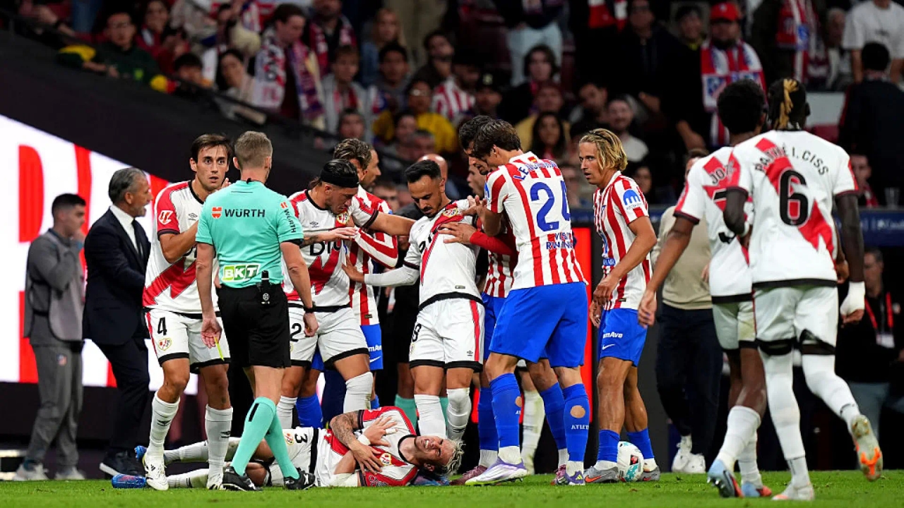 Martín Presa ontploft over het scheidsrechtersgedrag van Rayo Vallecano tegen Atlético Madrid: "De gele kaarten voor Koke en Llorente moeten rood zijn."