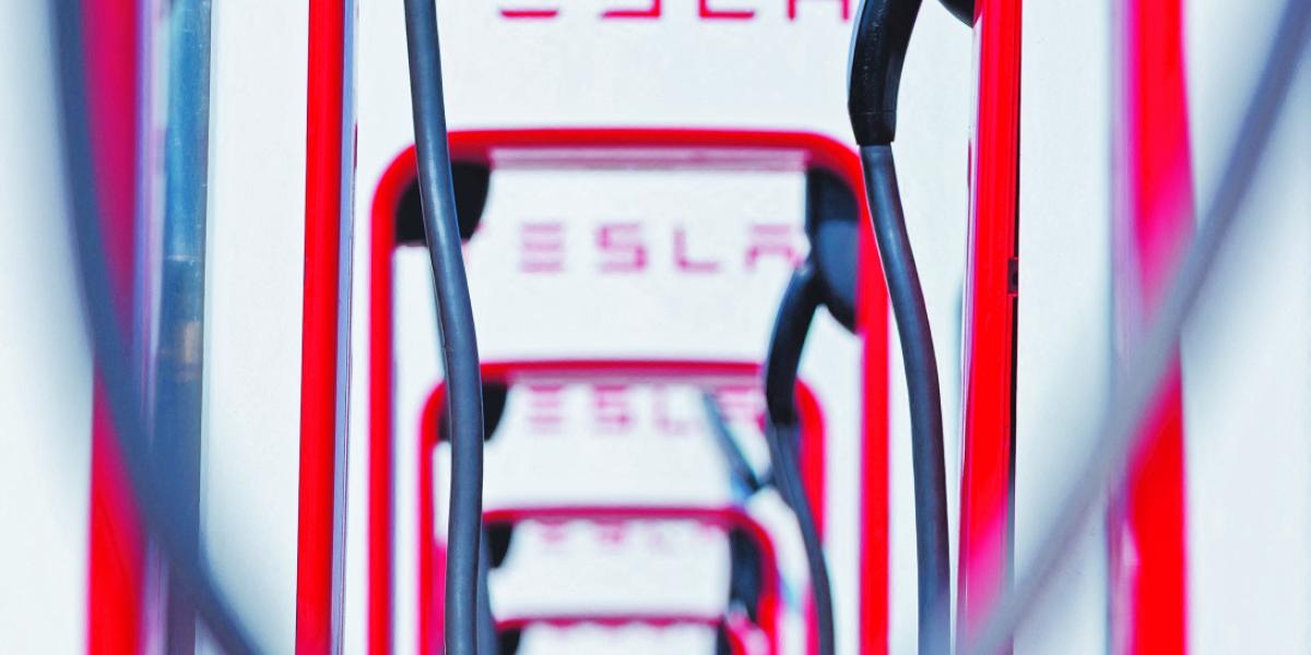 Tesla traci 70 miliardów dolarów na giełdzie w ciągu jednego dnia