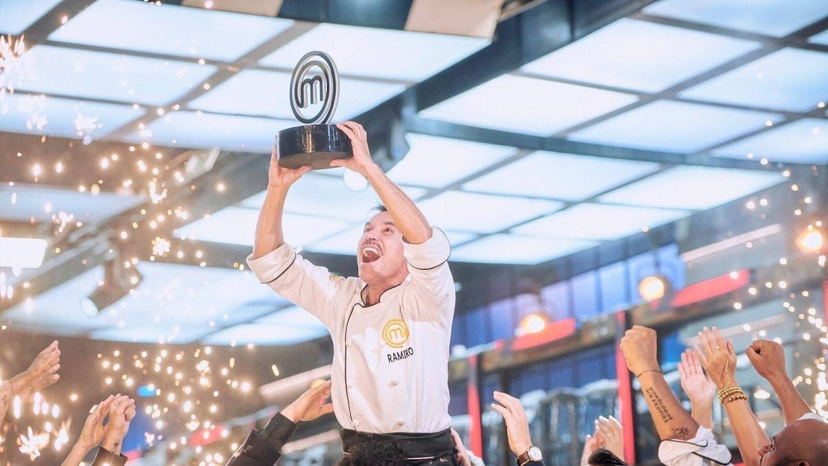 Ramiro Meneses, lauréat de « MasterChef Celebrity » 2022, a expliqué pourquoi l'entreprise qu'il a lancée avec le prix n'a pas prospéré : « Cordonnier, tenez-vous-en à votre forme. »