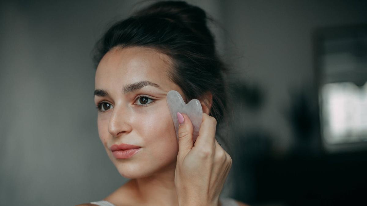 How to define your jaw without surgery: this is how you can improve its expression.
