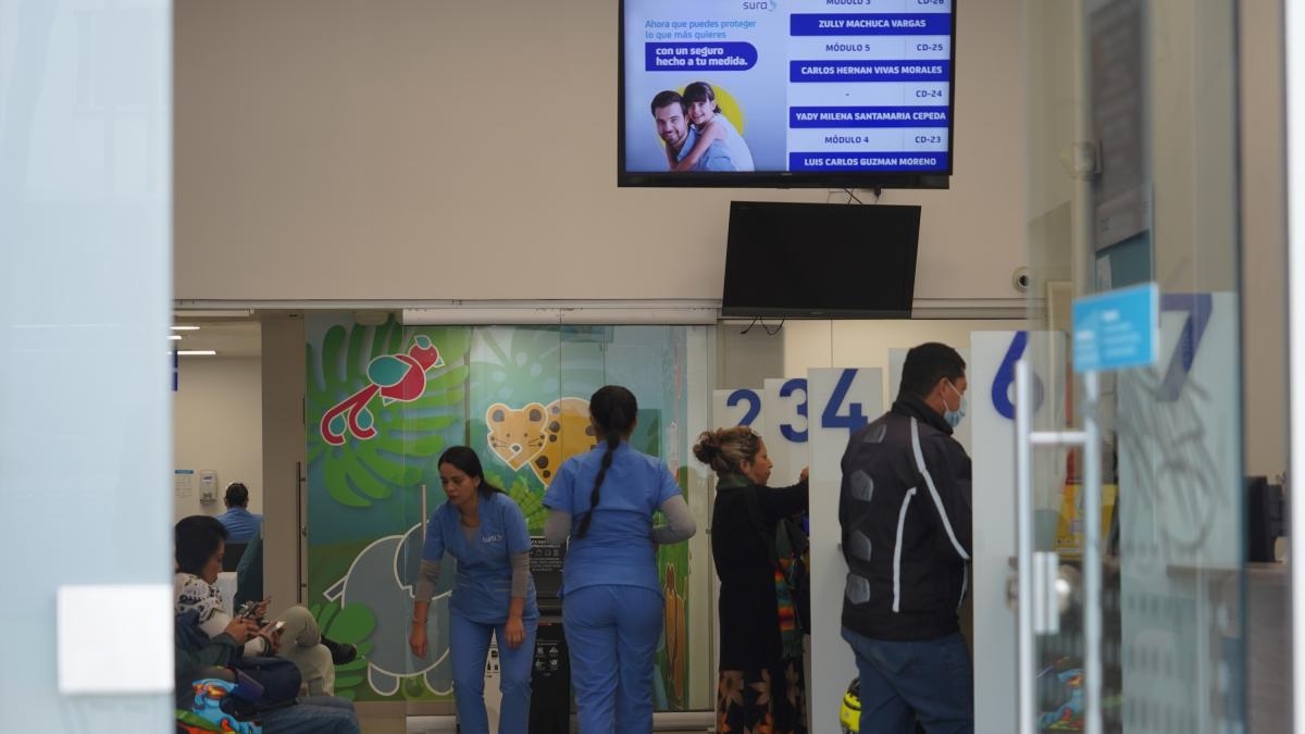 EPS are in financial crisis and this puts the health of Colombians at risk: insurers' debts already exceed their assets by 64%.