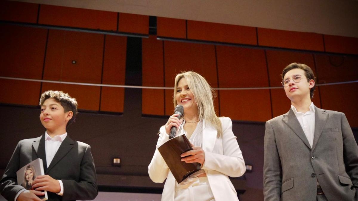 Vicky Dávila otobiyografik kitabını tanıttı: "Babama fren yaptığım gün, hiçbir şeyden korkmamayı öğrendim."