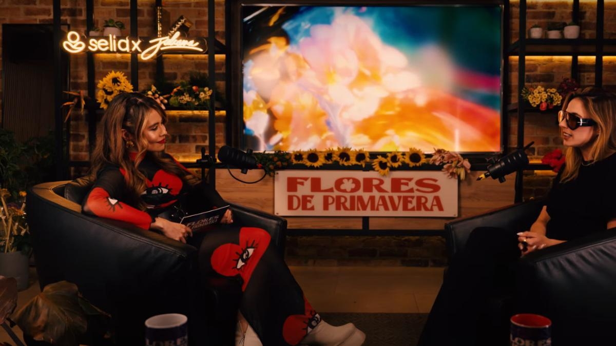 Şarkıcı Juliana, ruh sağlığı üzerine konuşmak için 'Flores de Primavera' adlı podcast'i başlattı.