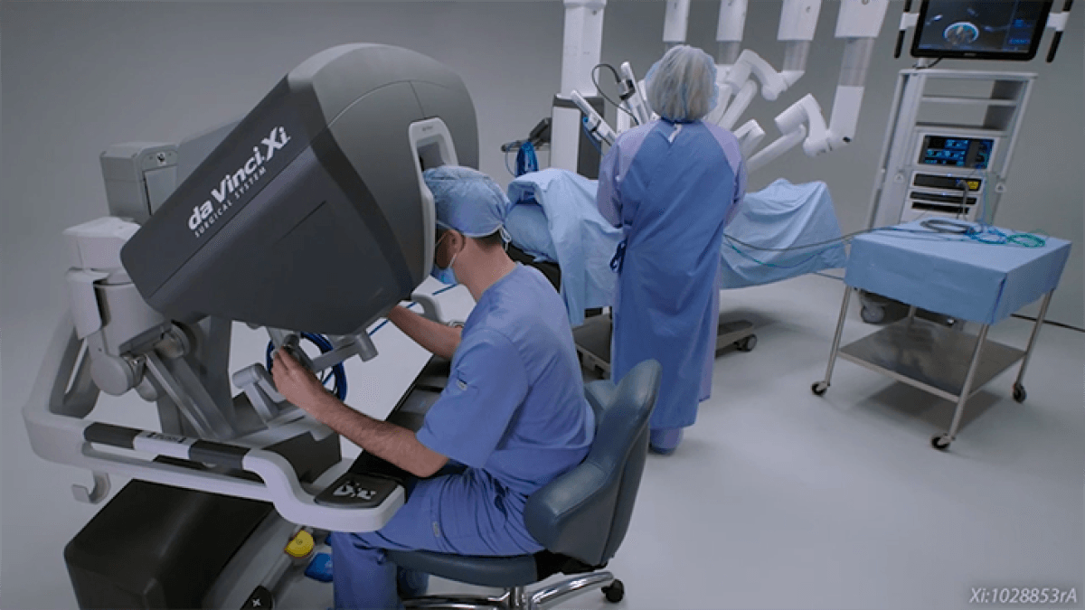 Kolombiya'da ilk kez bir yaşın altındaki bir bebeğe pediatrik robotik cerrahi uygulandı.