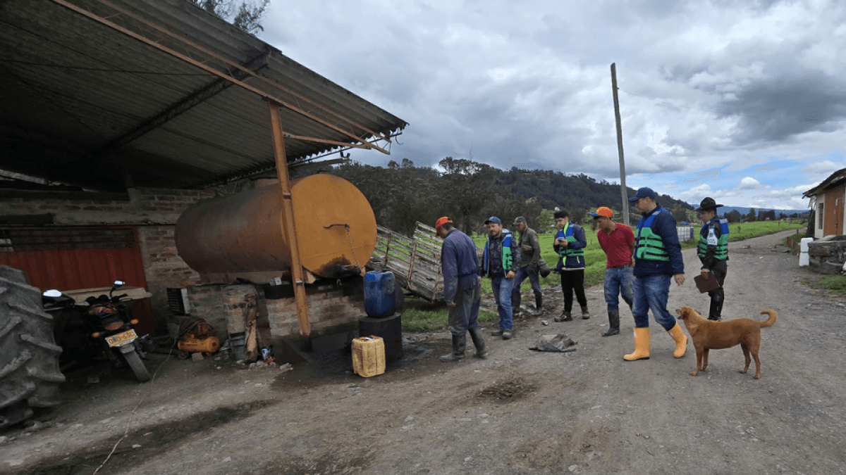 CAR, dizel tanklarının Cundinamarca, Boyacá ve Santander'deki su kaynaklarını tehdit ettiği uyarısında bulundu