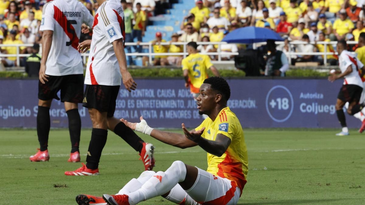 ¿Jhon Durán explotó en el vestuario de Colombia? Revelan posible pelea con Néstor Lorenzo, los jugadores desmienten