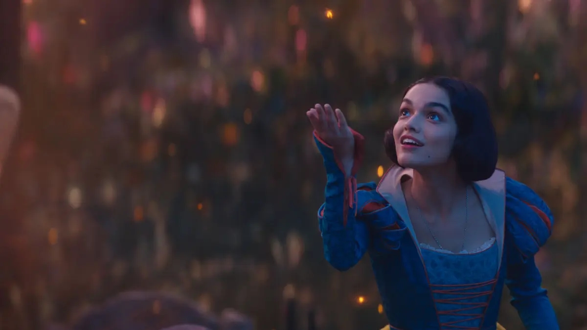 Pamuk Prenses'in dünyası canlı aksiyonda nasıl yaratıldı? Disney, bu dünyaya hangi gerçeklik unsurlarının ilham verdiğini açıklıyor.