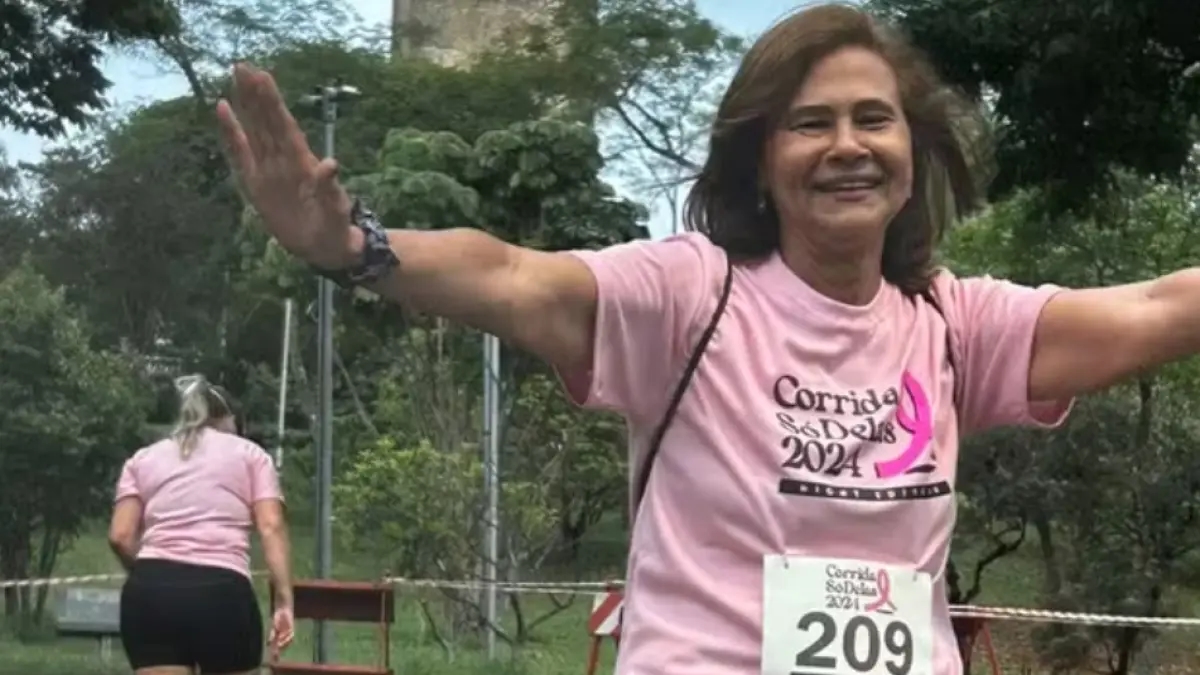 Jubilada tomaba morfina a diario para el dolor de espalda y tras cirugía no podía caminar: ahora hace senderismo