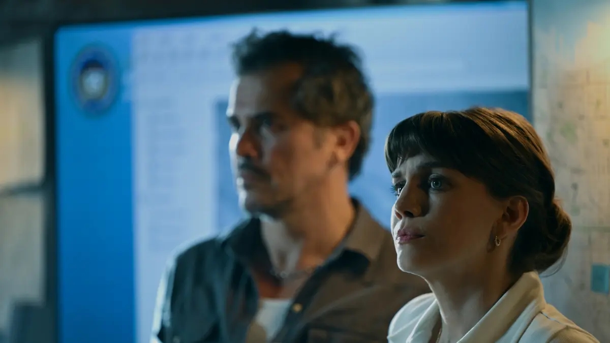 Kolumbijski aktor John Leguizamo powraca do filmów akcji i dramatów w serialu „Humo” na Apple TV+.