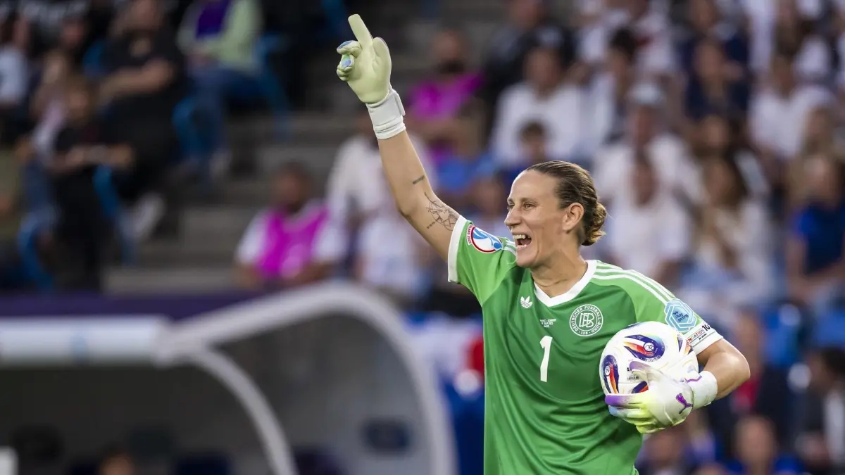 A história de Ann-Katrin Berger, a goleira alemã que sobreviveu e venceu o câncer duas vezes e foi uma heroína no Campeonato Europeu.