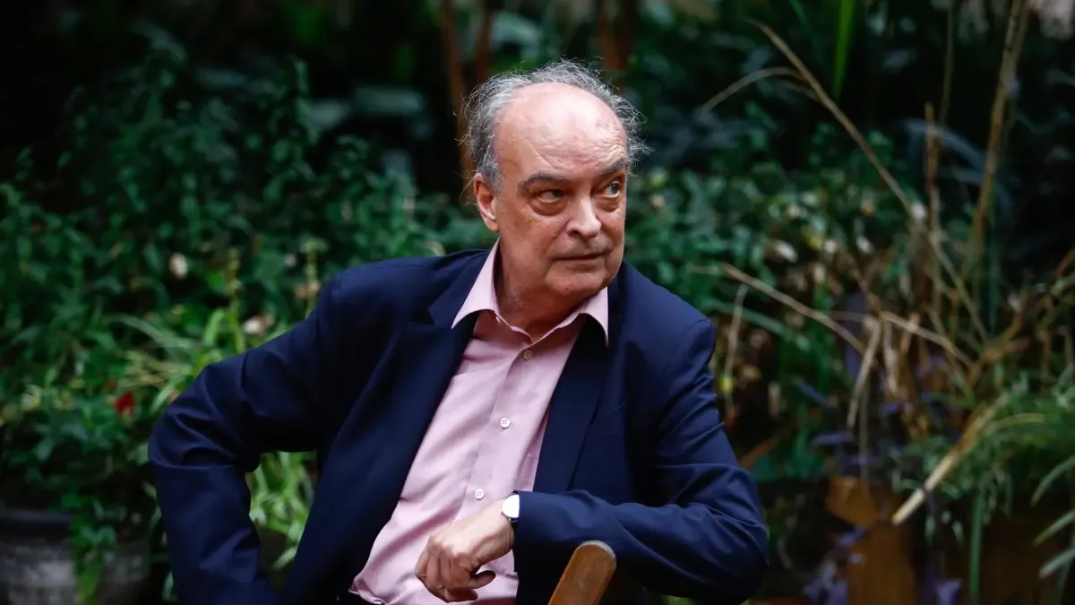 Enrique Vila-Matas powraca z „Darkroom Canon” i androidem zakochanym w literaturze światowej. Wywiad