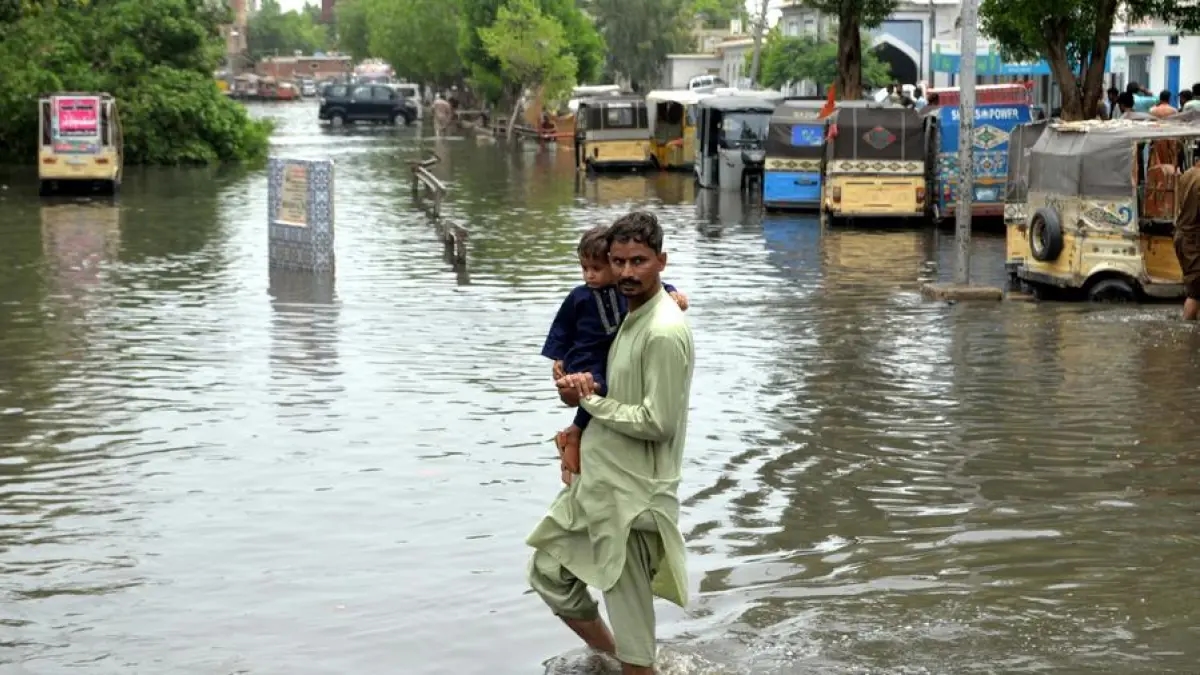 Il monsone ha provocato 271 morti in Pakistan, tra cui 132 bambini, e da lunedì sono previste nuove forti piogge.