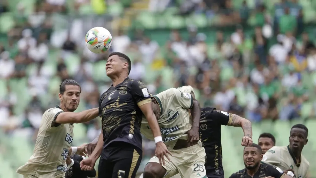 Classifica del campionato: Junior in testa, Llaneros ha travolto il Deportivo Cali e Tolima non è riuscito a sconfiggere il Nacional, che ha concluso con nove giocatori.