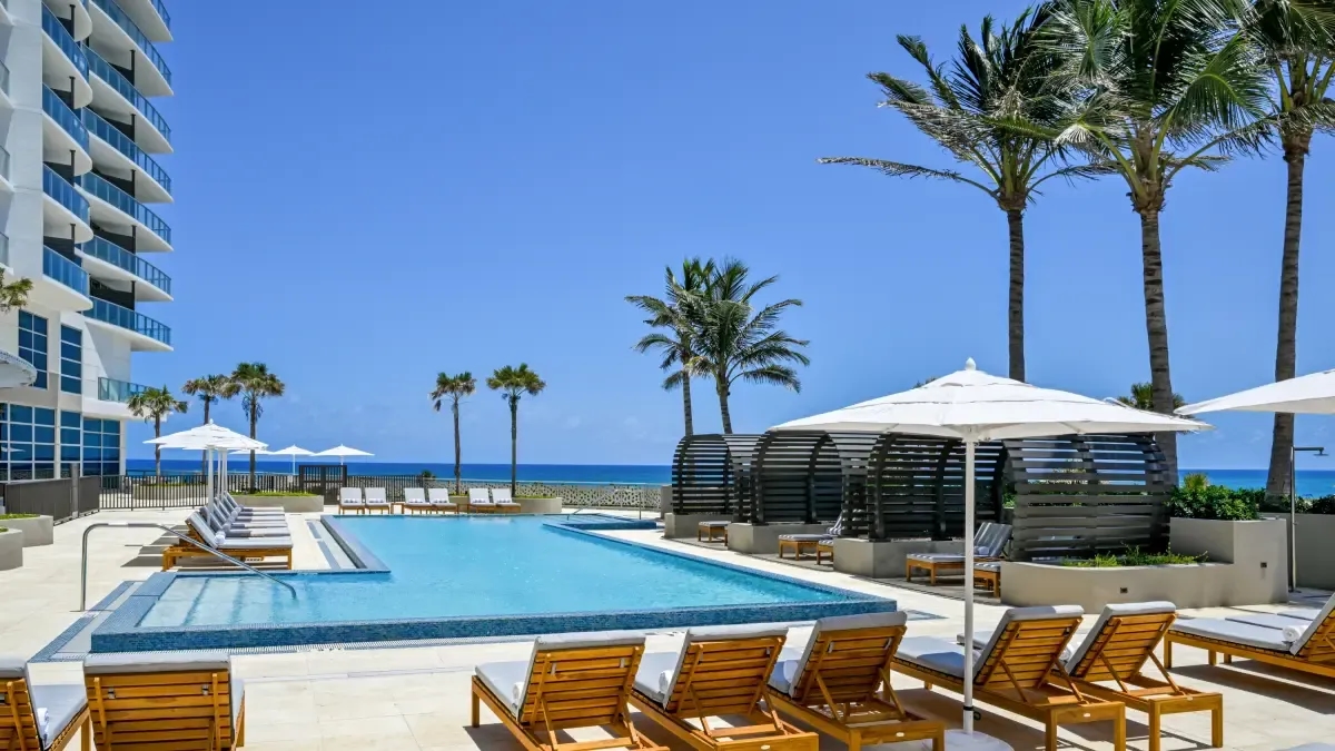 Bekijk de aanbiedingen die deze zomer beschikbaar zijn in The Palm Beaches in Zuid-Florida.