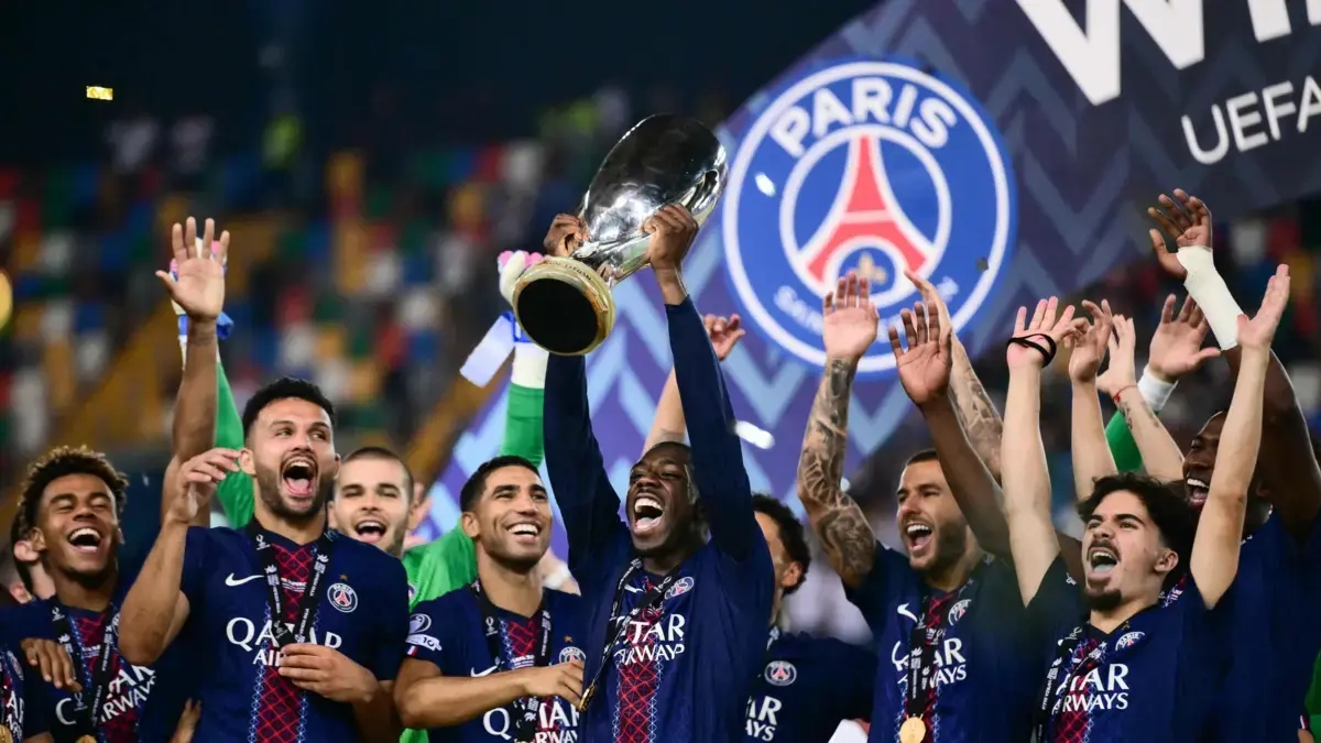 Paixão e milhões: começa o espetáculo do futebol europeu, marcado pelo desperdício de euros dos clubes ingleses e pelo estilo do PSG.