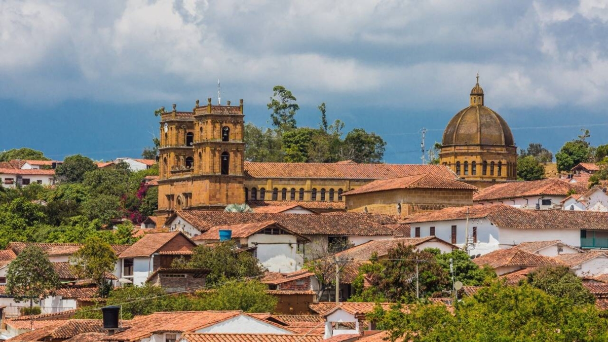 Santander promove o turismo sustentável e cultural para atrair mais visitantes em 2025.