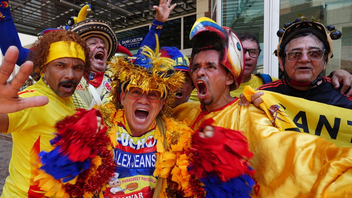 La Colombia si prepara a vivere in famiglia la Coppa del Mondo FIFA 2026 con una campagna che riunisce le leggende del calcio.