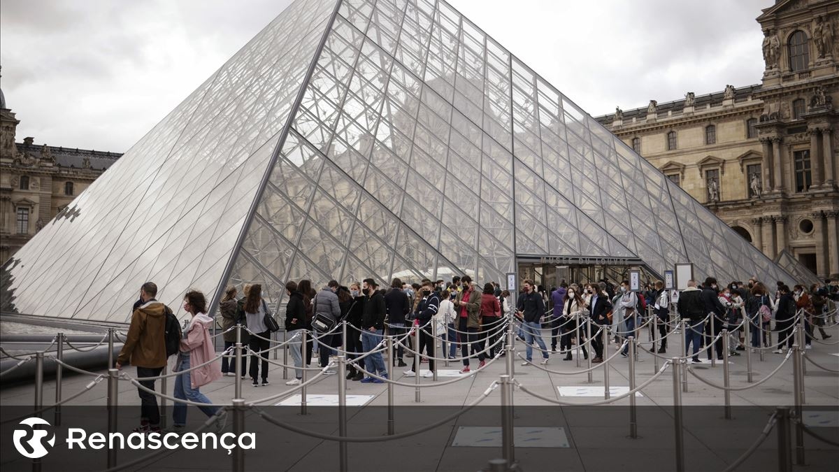 Louvre grev nedeniyle beklenmedik şekilde kapandı ve binlerce kişi kapıda kaldı