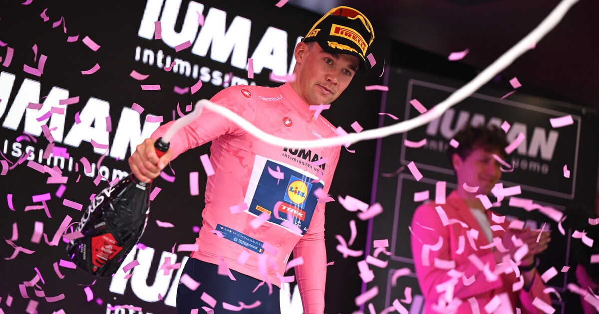 Mads Pedersen still knows how to blush. The Dane won the 1st stage of the Giro