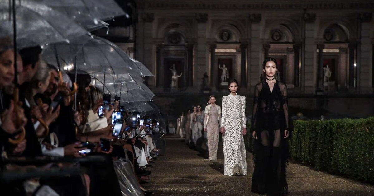 Mode, Regen und Macht: Dior-Paraden zwischen Statuen und Grand Tours