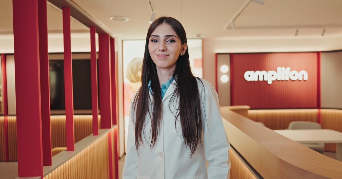 Amplifon combina la IA con la experiencia de los profesionales de la audición