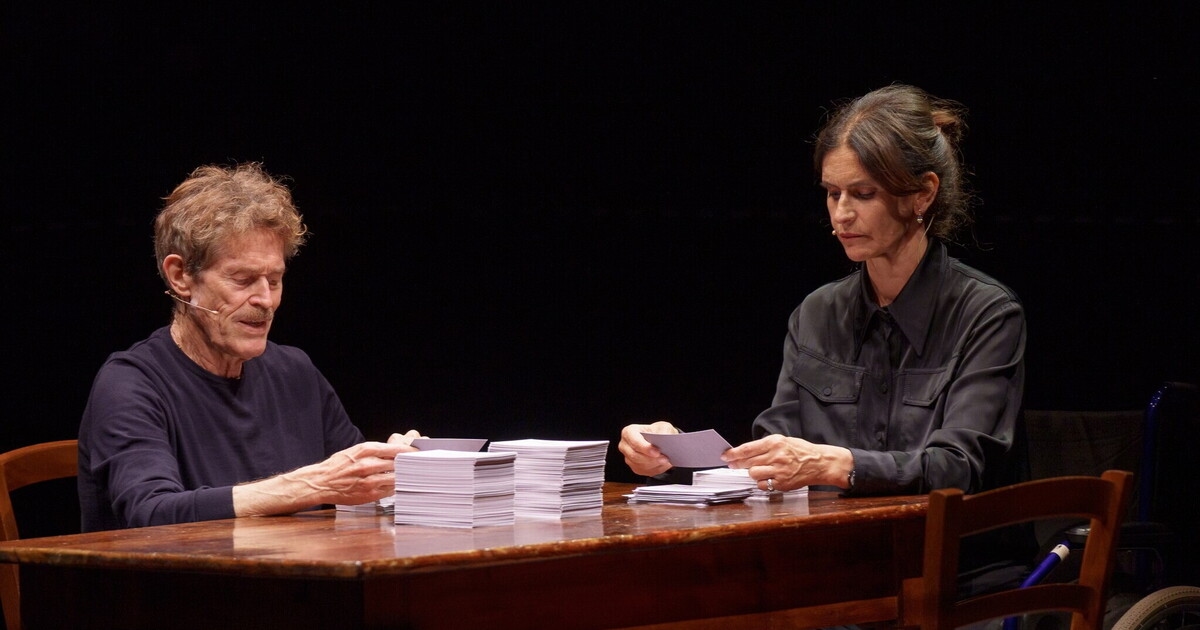 Lo que significa estar en el escenario para Willem Dafoe, quien ahora dirige su propia Bienal. Entrevista