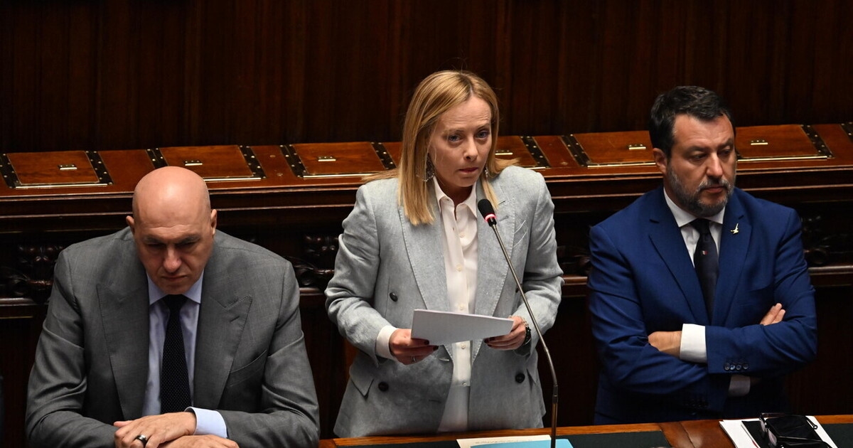Meloni volgt het Spaanse model niet en zegt ja tegen hogere defensie-uitgaven (met bezorgdheid over Libië)