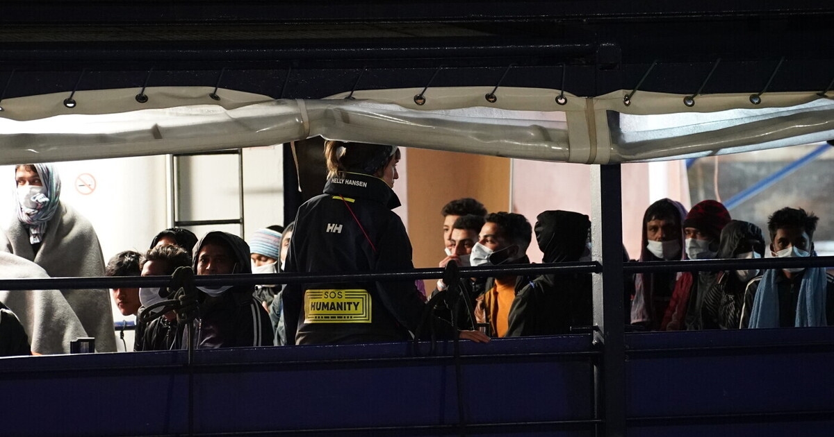 Not just a decree on immigration flows. Immigration as a mirror of Italian changes