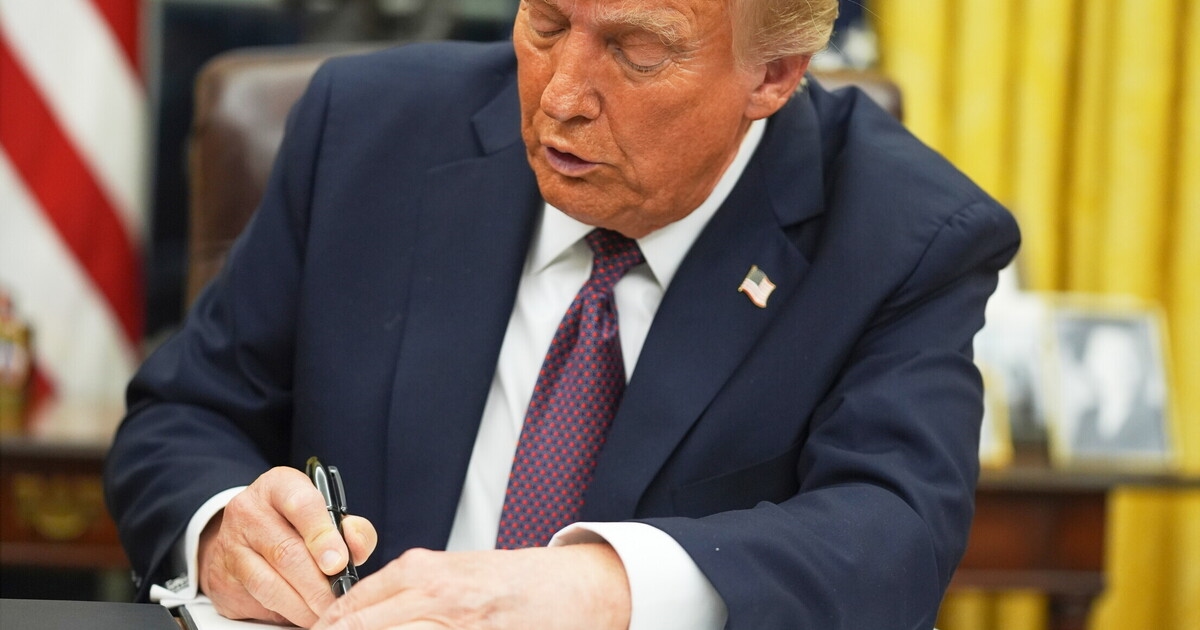 Scattano i dazi al 35 per cento per il Canada. In arrivo oggi la lettera di Trump all'Ue