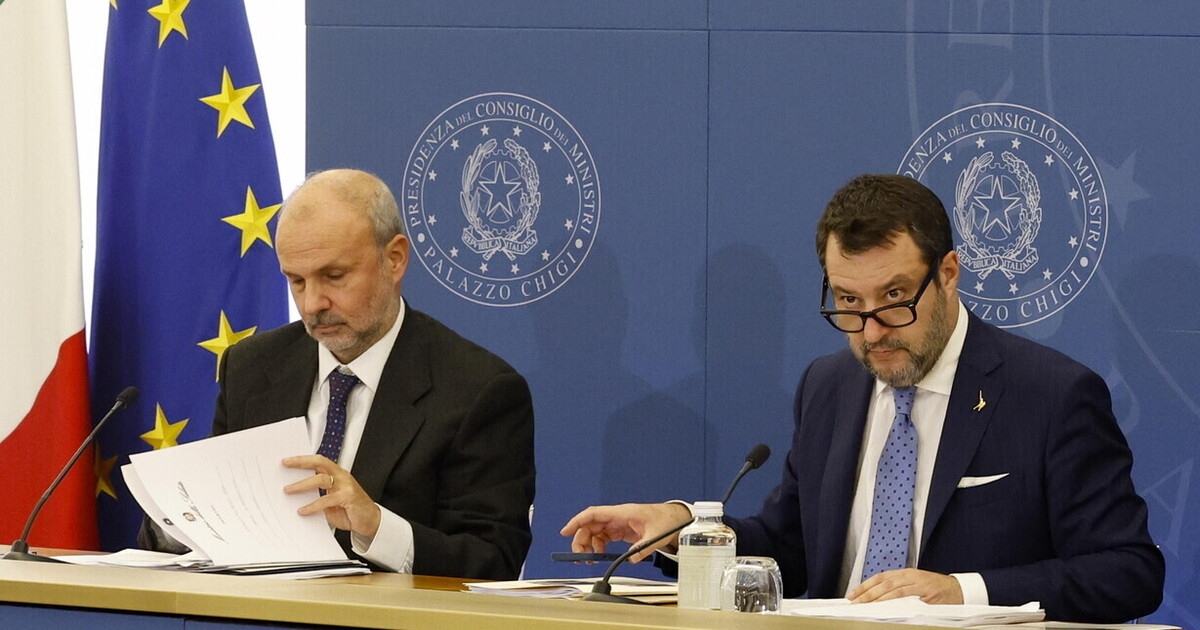 Salvini: "Schillaci mi? Kendi kararlarını kendisi verdi. Çok kötü bir işaret." Aşı komisyonuna saldırı