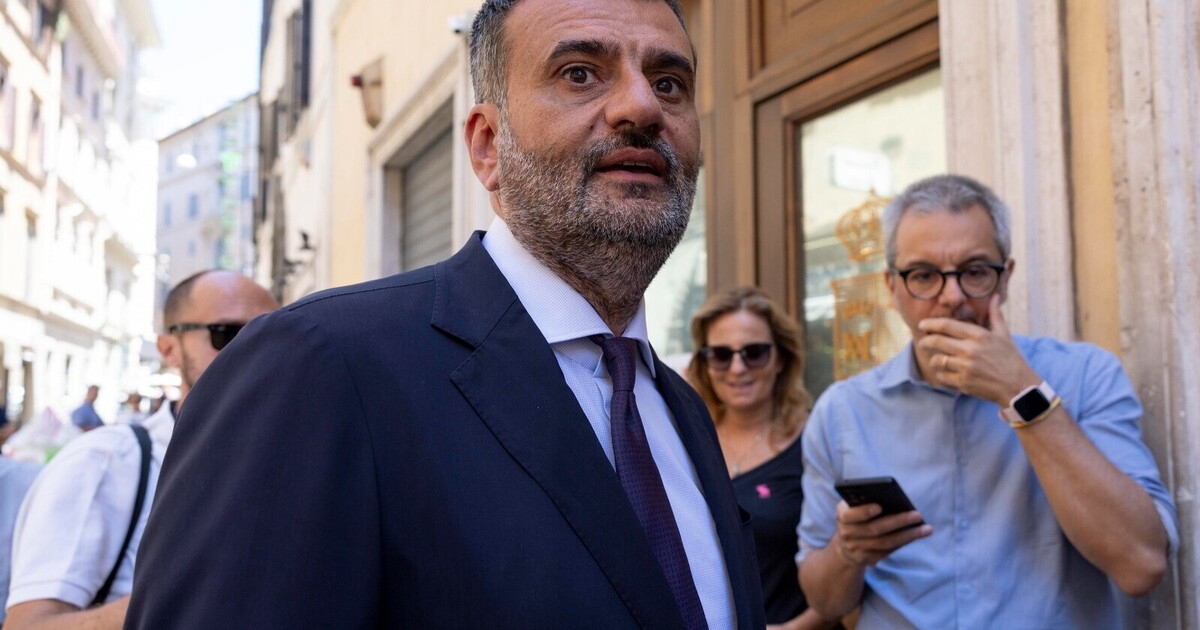 Decaro'nun versiyonu: "Emiliano ve Vendola tarafından rehin tutulmazsam Puglia'da yarışmaya hazırım."