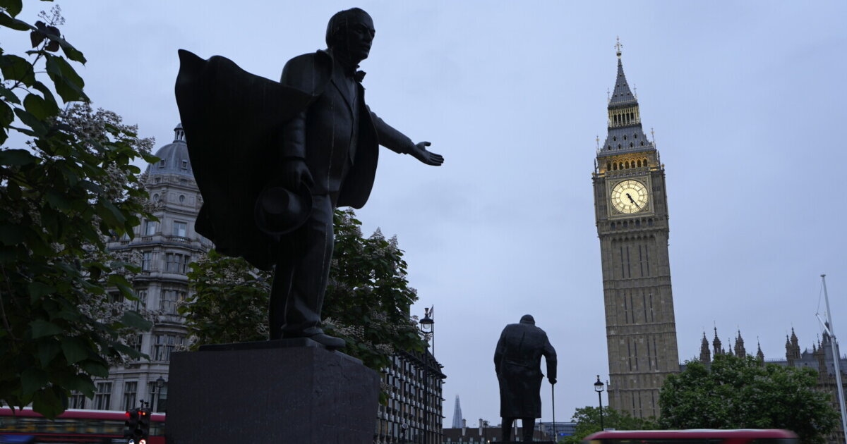 The Nazis did indeed arrive in Britain. A forgotten story.