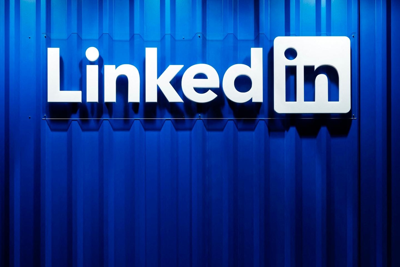 A partir del lunes, LinkedIn utilizará los datos personales de sus usuarios para entrenar su inteligencia artificial.