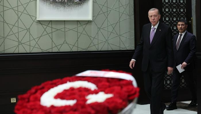 AKTUELLE NACHRICHTEN| „Bahceli“-Detail bei der Kabinettssitzung! Er schickte Blumen mit türkischen Flaggen