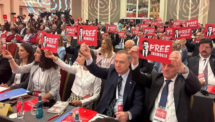 Wezwanie do „wolności dla İmamoğlu” w Międzynarodówce Socjalistycznej