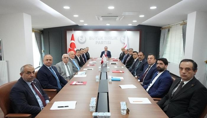BBP: "No se puede liberar a Öcalan; el Partido Demócrata debe colgar la bandera turca en todos los edificios provinciales y distritales".