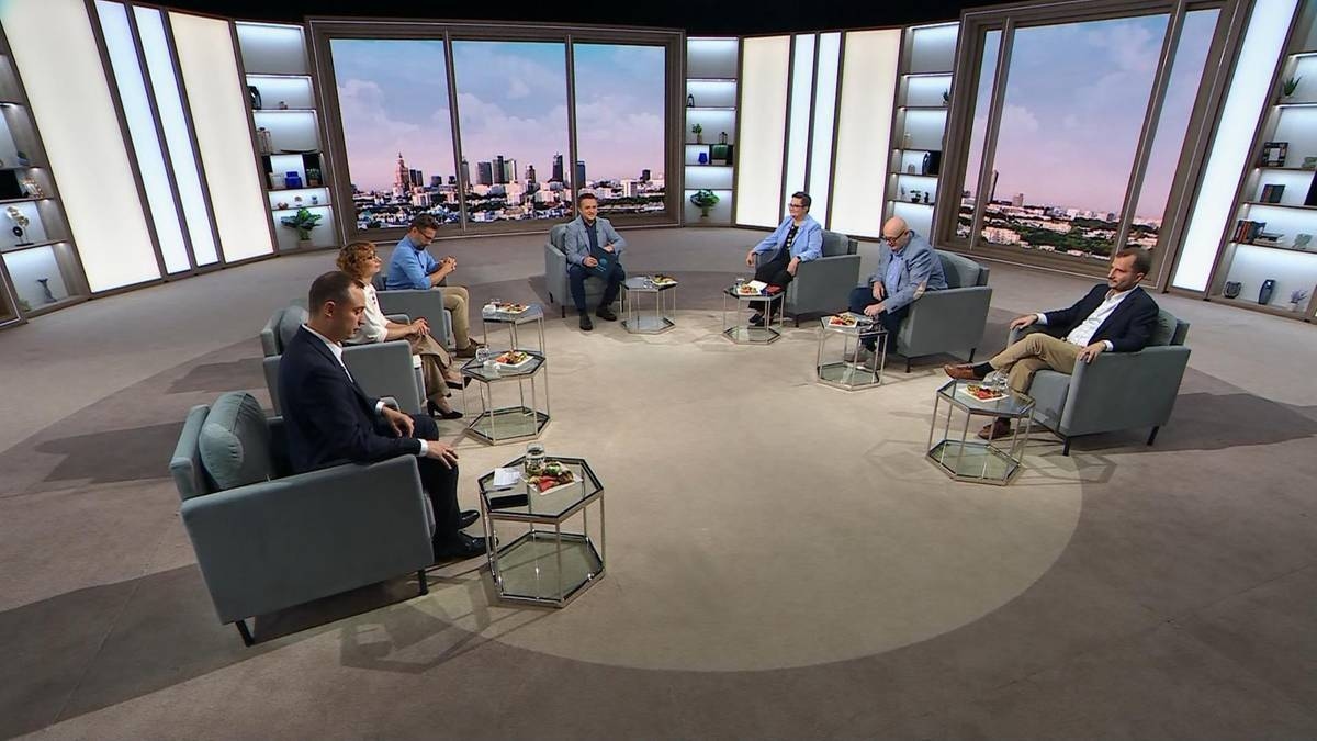 "Rymanowski's Breakfast on Polsat News and Interia". Watch from 9:55