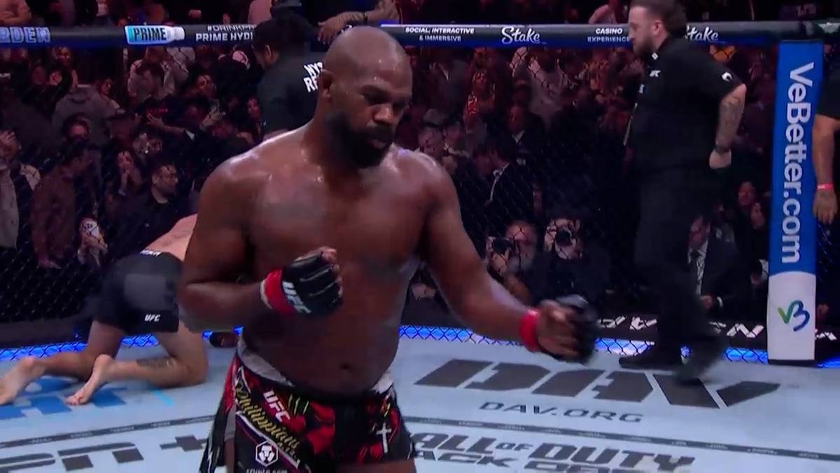 La leggenda dell'UFC contro il muro! I tifosi chiedono che venga tolta la cintura del campione