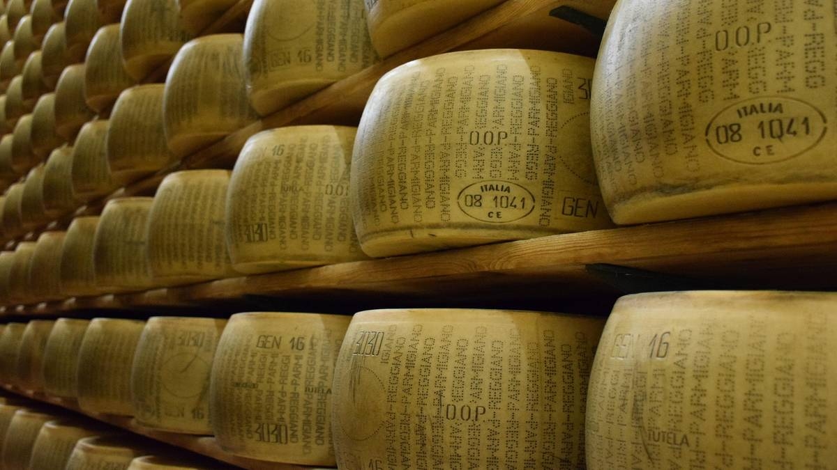Multa di diverse migliaia di dollari per formaggio sbagliato. Il ristoratore ha truffato i clienti.