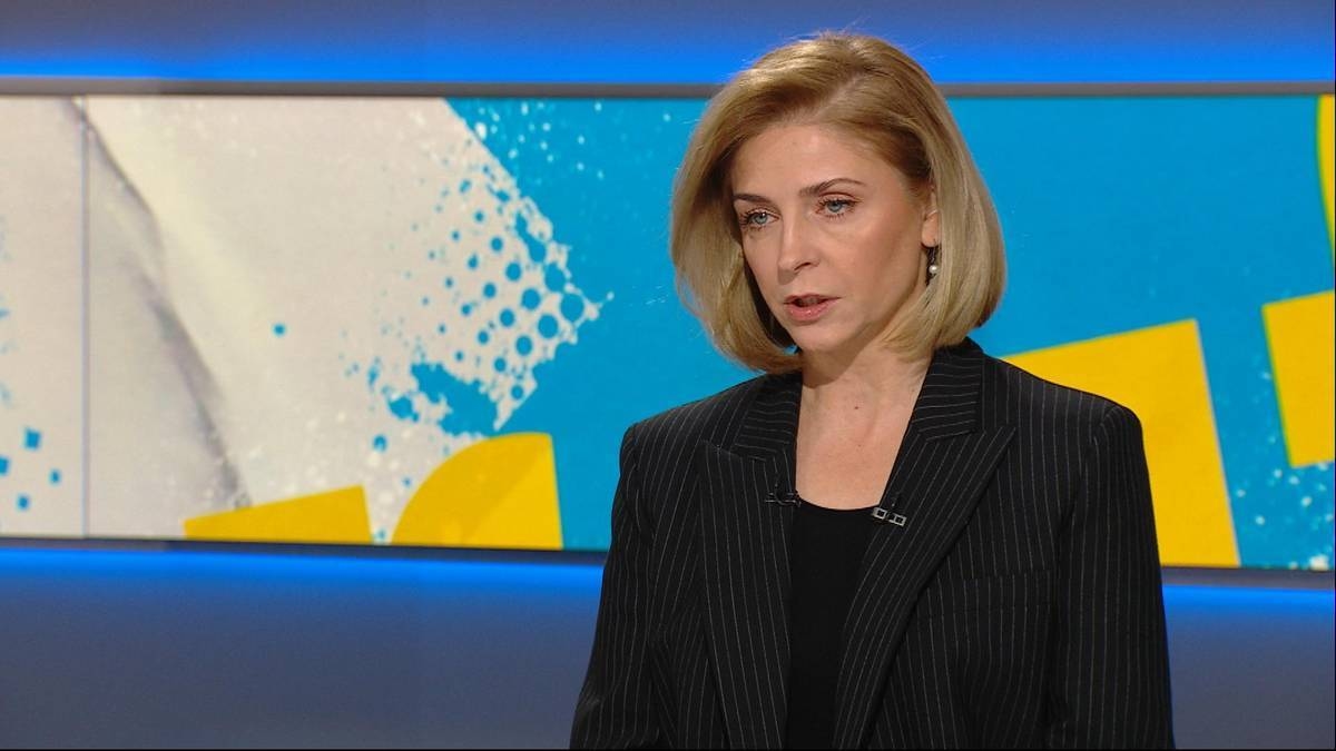 Joanna Mucha in "Graffiti". Guarda dal minuto 8:40